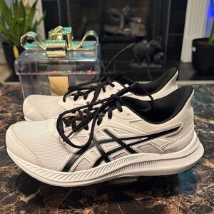 ASICS Jolt 4 Men’s White and Black Athletic Sneakers - Size 7 Extra Wide